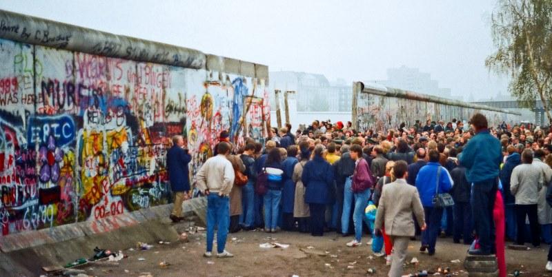 The Berlin Wall: A St. Louisan Recalls The Fall As Germany Celebrates ...